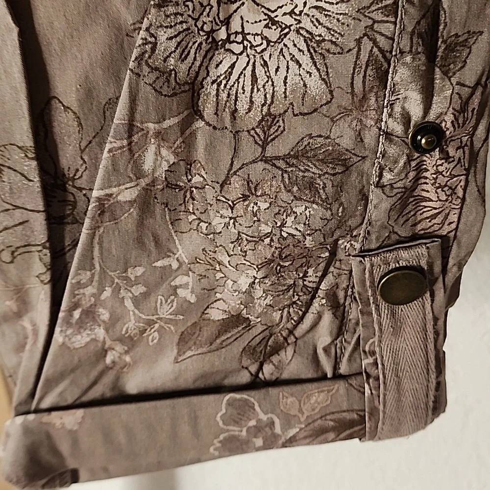 Democracy Floral Tan Cropped Jeans - Picture 7 of 8